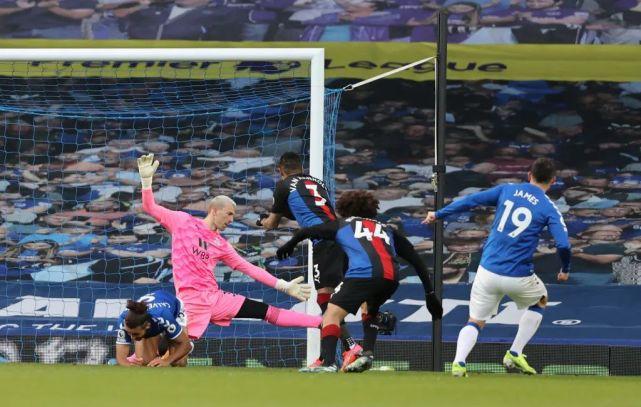 太阳报评自由球员最强11人：J罗林加德在列