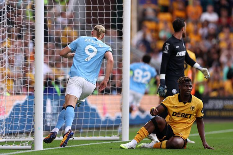 3分钟连丢2球！伯恩解围失误，赖因德斯破门曼城3-0领先