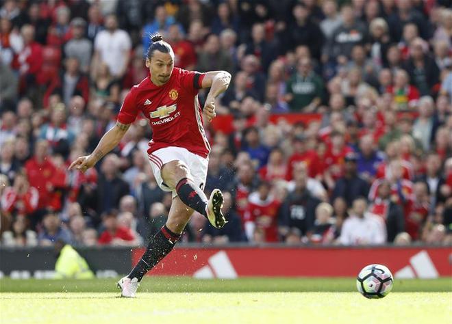 单场4扑救2解单刀！特拉福德稳健表现获评7.5分