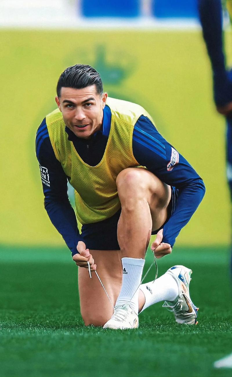 沙特媒体透露：C罗训练状态良好，出战决定仍待评估