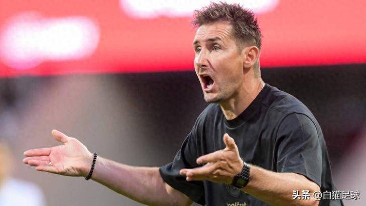 官方消息：克洛泽与纽伦堡完成续约，合同期限至2028年