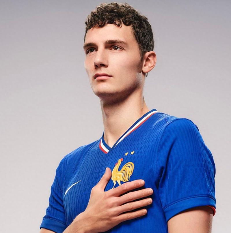 帕瓦尔重返国米，利雅得新月抛出橄榄枝