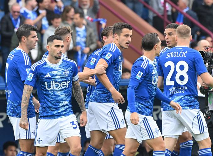 科莫总监回应帕斯未来：不取决于我们，只能等待