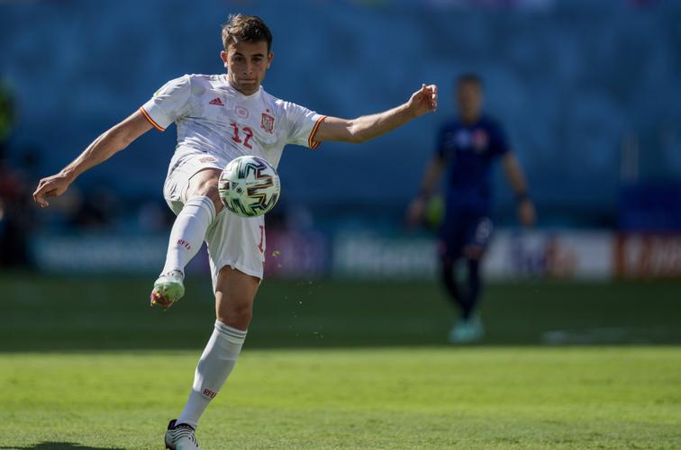 埃里克·加西亚：裁判总对我们不利，碰撞是脚滑