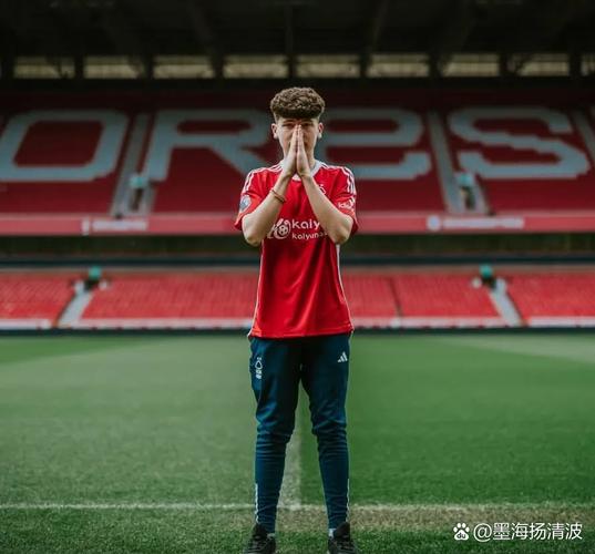 队长留队！亚当·史密斯与伯恩茅斯续约至2027年