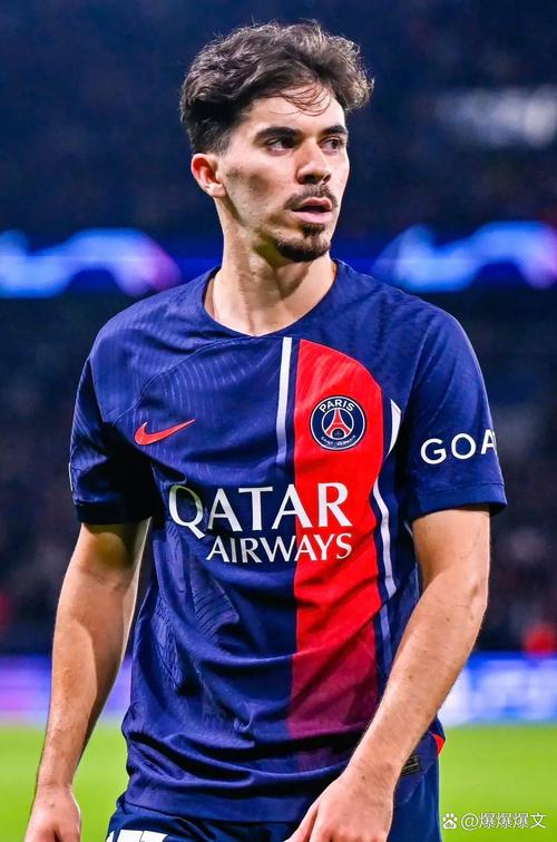 巴黎核心维蒂尼亚26岁，官方庆生并祝贺其赢得12冠