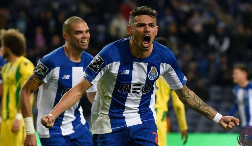 波尔图俱乐部被罚3.5万欧元，起因是球迷向比赛场内投掷杂物