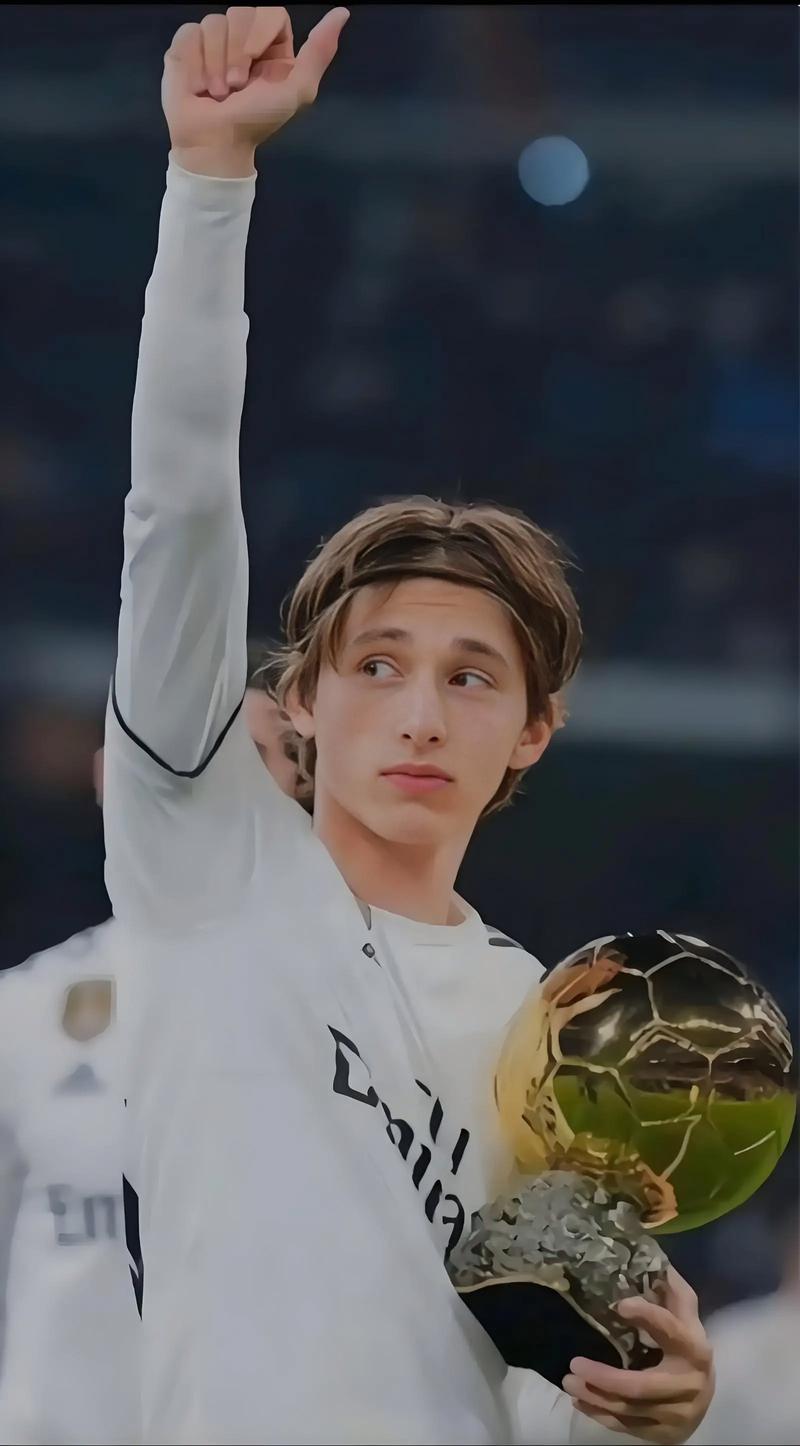 莫德里奇40岁157天进球，意甲年长射手榜位列第三