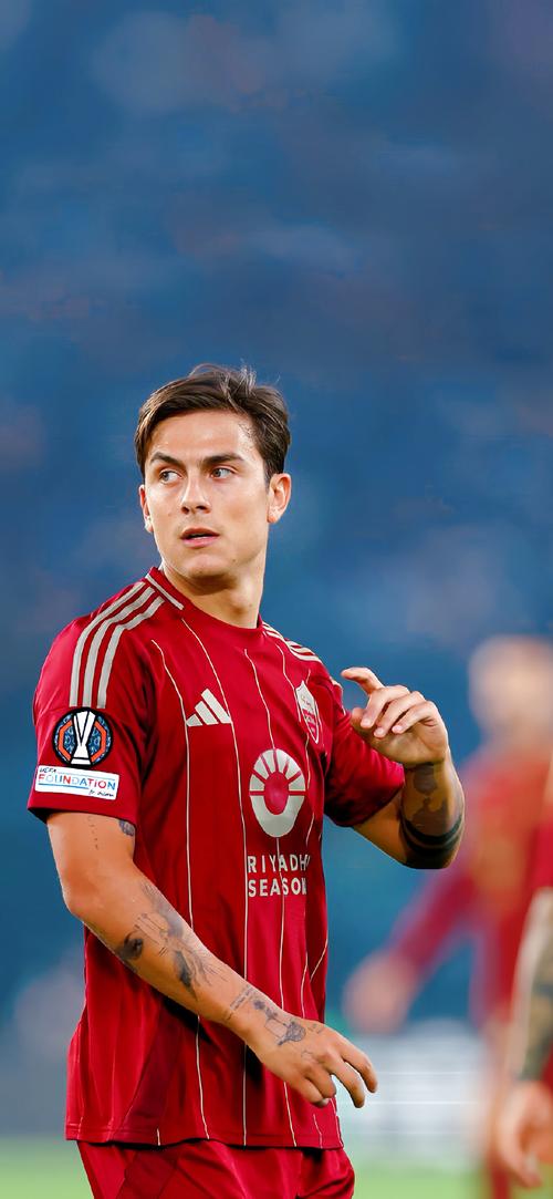 57岁战神巴蒂惊喜造访罗马，迪巴拉秒变粉丝眼神有爱！