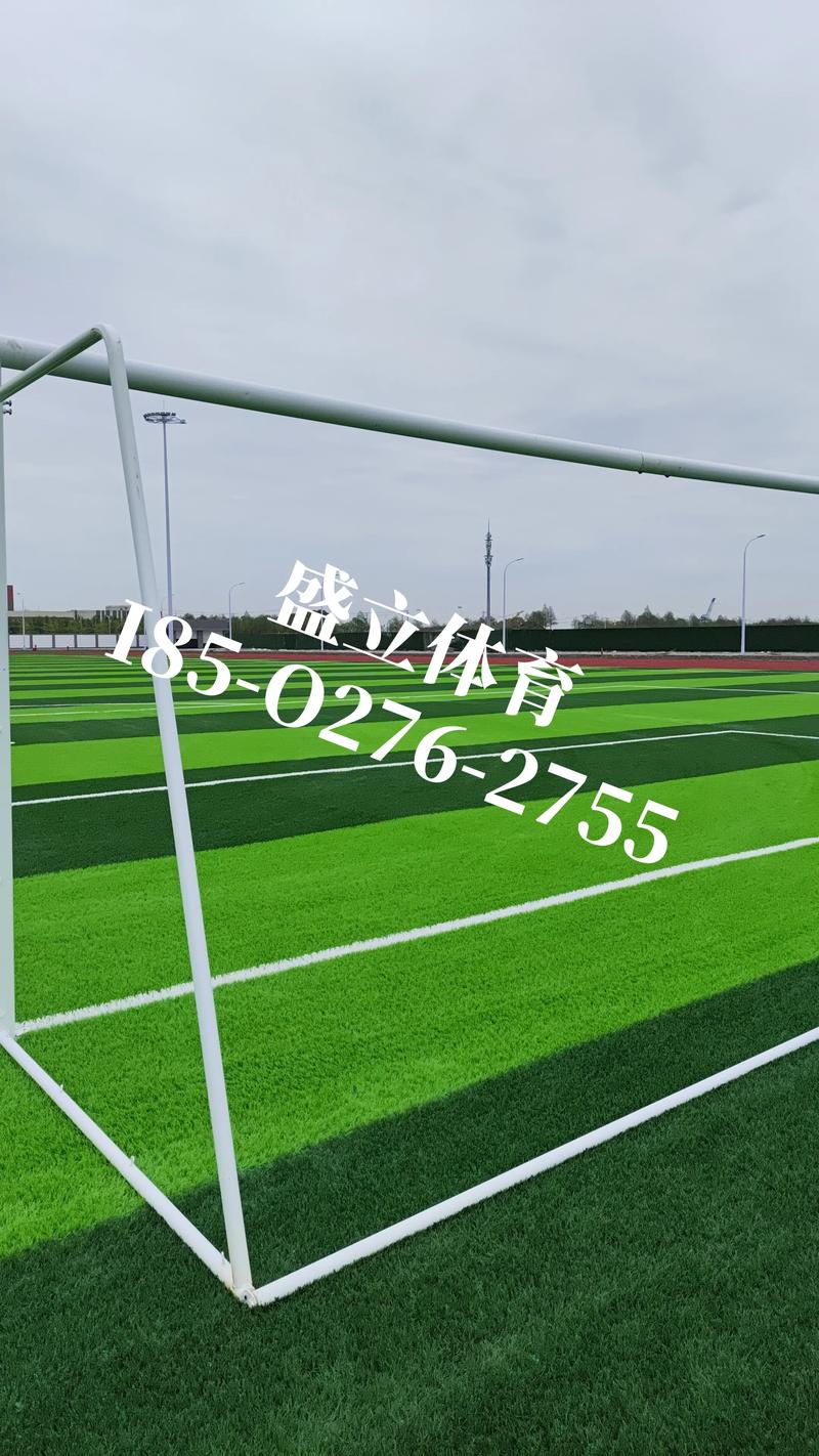 前阿森纳球员退役卖草坪产品，如今供货主场球场