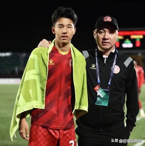 18岁中国小将张家鸣租借至塞尔维亚球队沃日多瓦茨