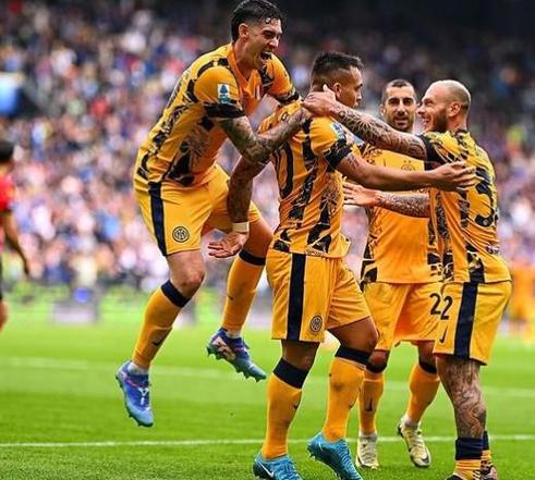 取胜德比后，劳塔罗社媒首发全队相拥合影庆祝胜利