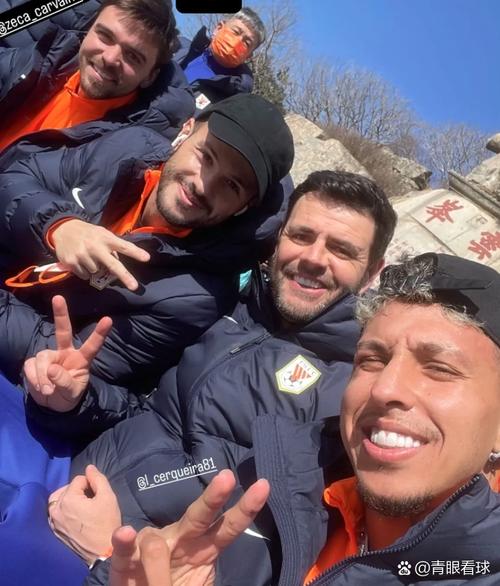 克雷桑搭档瓦科进展怎样？球员称需时间配合