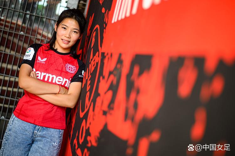 沈梦露从勒沃库森发来祝福：马年安康，龙马精神