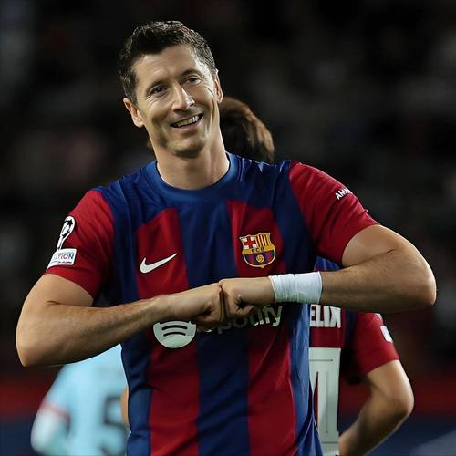 巴萨决战赫罗纳海报曝光：莱万携小将巴尔德卡萨多出镜