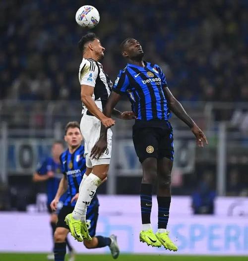 尤文国米代表并肩落座，意甲大会现团结信号