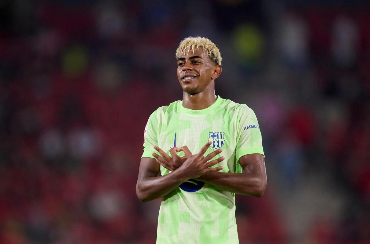 巴萨小将库巴西专访：提及被亚马尔晃倒的训练趣闻