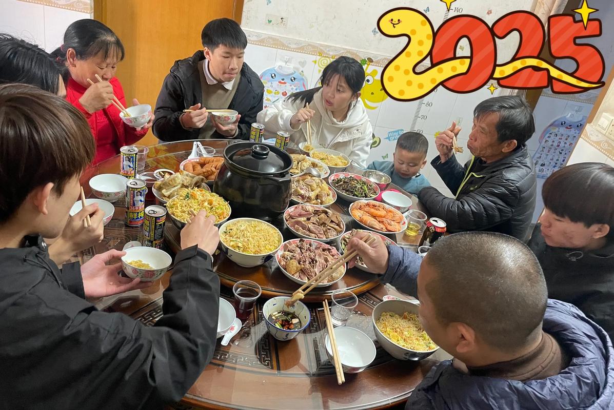 国脚塞尔吉尼奥家人晒年夜饭，入乡随俗包饺子其乐融融