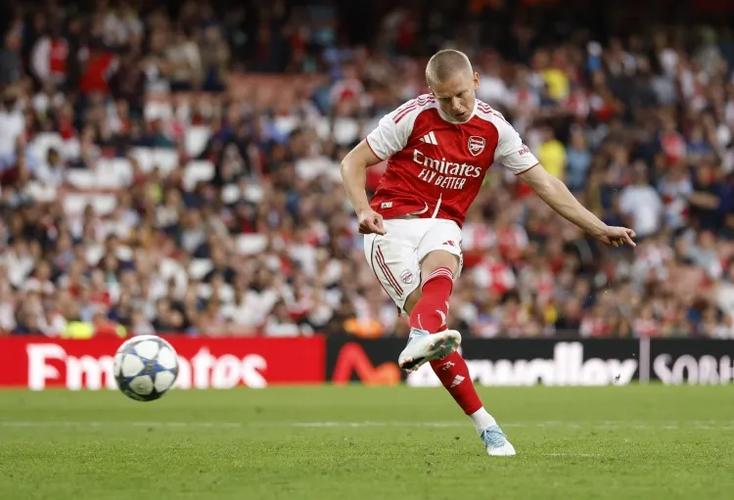 官方噩耗：阿贾克斯确认津琴科赛季报销，冬窗加盟即长期缺阵