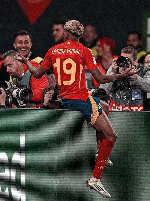 亚马尔半场点球中柱，奥尔莫造点后单刀亦未进