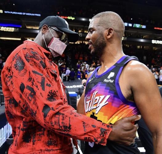 马尔蒂尼合影引关注！安布社媒配文：相见总让我高兴