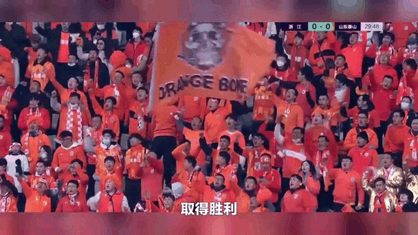 亚戈向蔚山全队分享此前与上海海港的交手关键经验