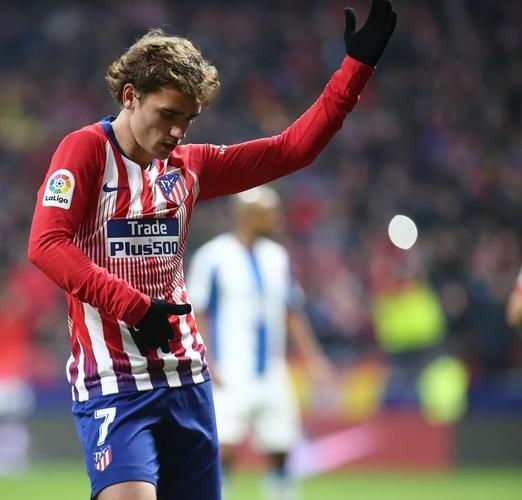 马德里市长颁奖博斯克，肯定其对基层体育发展推动作用