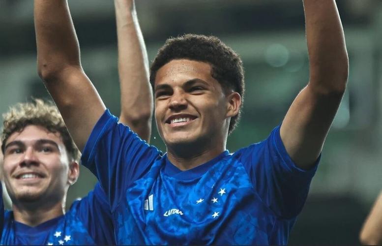 多特高层：17岁普拉特斯是多面手，天赋位列南美顶尖