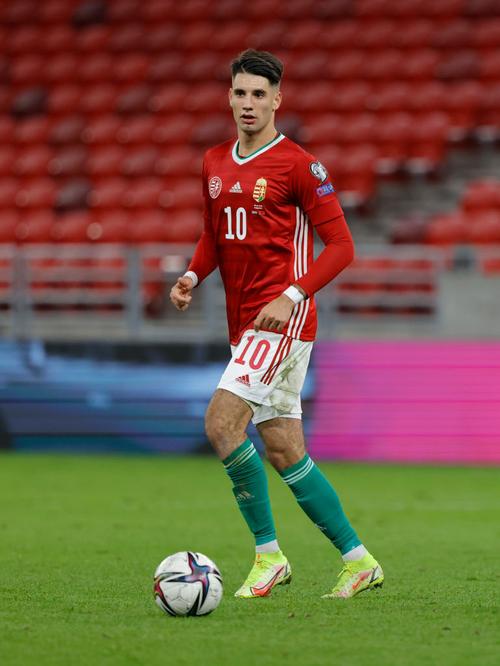 索博斯洛伊成长为红军领袖，布达佩斯欧冠决赛成动力