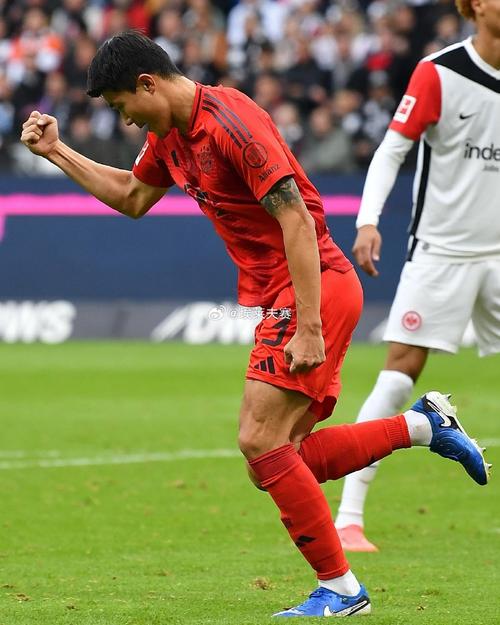 拜仁半场狂轰11脚射门，2-0领先法兰克福优势显著