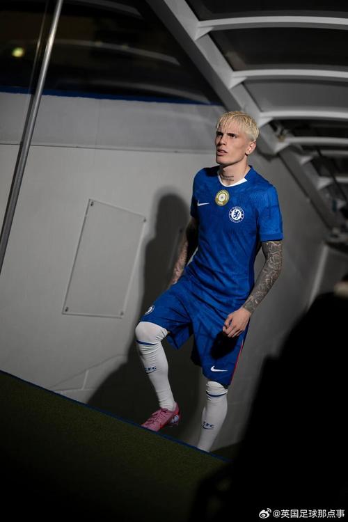 曼联边锋加纳乔恋情进展，与洛巴兹埃及度假照疑似公开交往