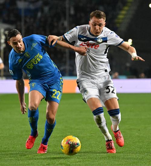 意甲三连胜！亚特兰大主场2-1击败强敌那不勒斯