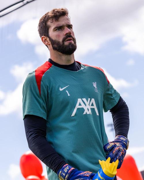 阿利松是否动摇斯洛特权威？变阵事件引发战术主导权思考