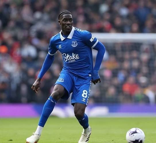 埃弗顿角球挤人战术引争议，拉门斯直言需退至门线后