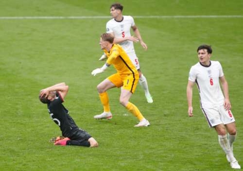 姆伯莫进攻全能，25球10助攻比肩两大巨星