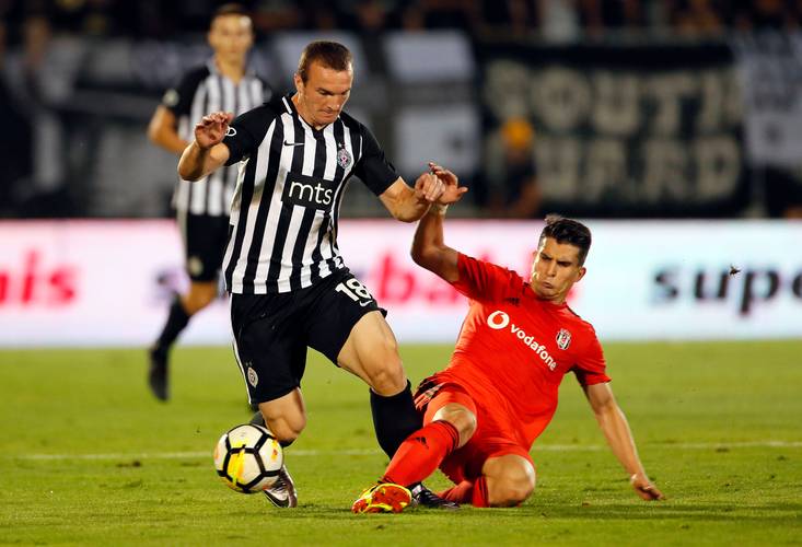 贝尔纳尔可踢前腰位置，得分能力超越前辈布斯克茨