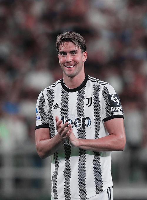 都灵体育报：尤文重启弗拉霍维奇续约，并提供顶薪待遇