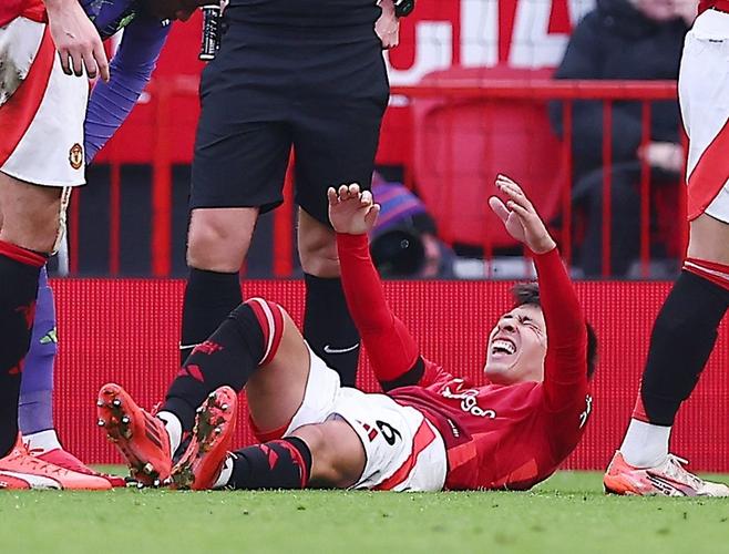 曼晚：德里赫特背痛反复，球员决心完全恢复再回归