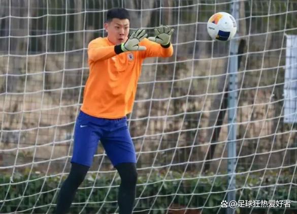 热身赛观察：海牛三外援主导比赛，泰山队上半场0-2落后