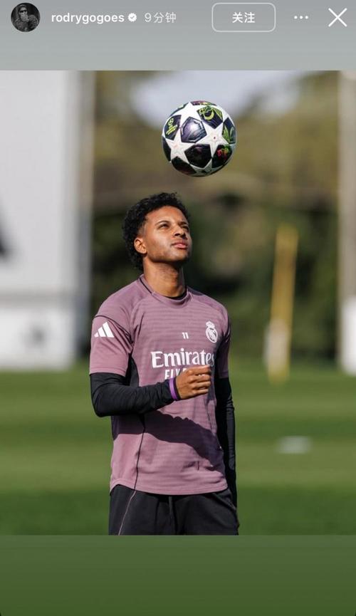 球星罗德里戈社媒晒照，观看比赛时直呼紧张到不敢呼吸！