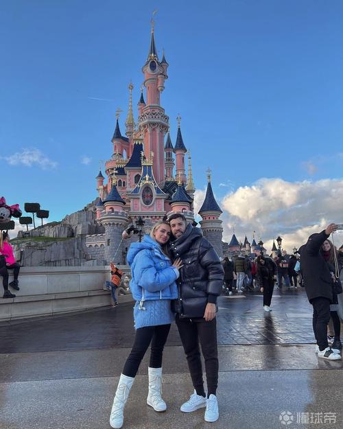 短暂假期不虚度！哈兰德社媒晒与女友在巴黎游玩照片
