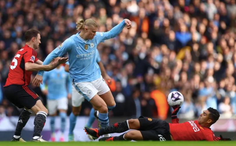 乌龙+红牌+绝平被吹！英超德比神剧情：11.6亿豪门1-2遭死敌3连斩