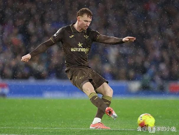 英超半场：伯恩利1-3落后布伦特福德，达姆斯高独造两球