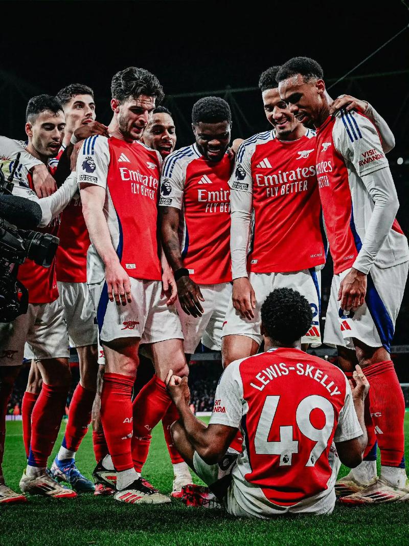 哈格里夫斯点出争冠关键：曼城有瓜帅坐镇，阿森纳尚显稚嫩