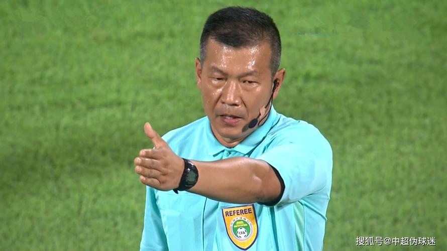 中超裁判经受理论与VAR补考考验，虽遇网络问题但全员通过