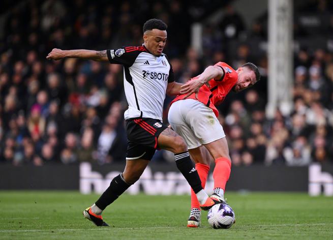 热刺遭打击！威尔逊开场凌空抽射攻破球门