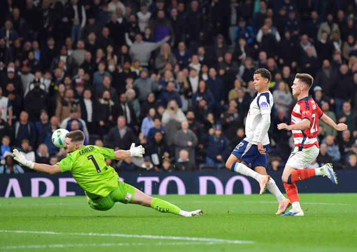 英超半场实录：热刺进攻哑火0射正，富勒姆2-0领先