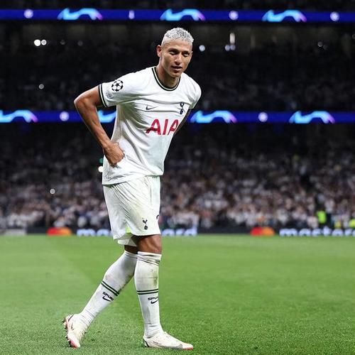 热刺里沙利松头球扳回一城，进球庆祝引发冲突对手染黄