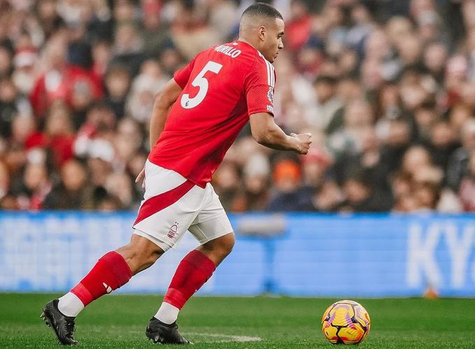 评分7.7！舍什科4射门1进球，6次争顶统治空中