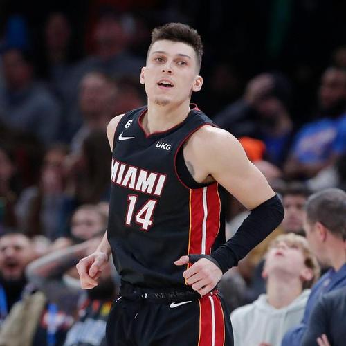 外线来感觉挡不住！希罗三分10中8砍下赛季新高33分另有9板9助